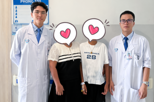  THÀNH CÔNG PHẪU THUẬT TẠO HÌNH LỖ TIỂU THẤP BẨM SINH CHO BÉ TRAI 11 TUỔI