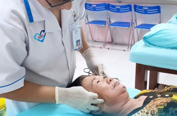 NỤ CƯỜI TRỞ LẠI SAU 10 NGÀY ĐIỀU TRỊ LIỆT MẶT TẠI TÂM TRÍ NHA TRANG